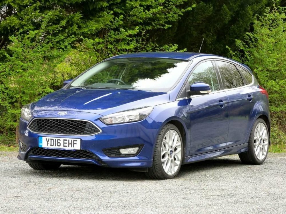 Compare Ford Focus 1.0T Ecoboost Zetec S Euro 6 Ss YD16EHF Blue