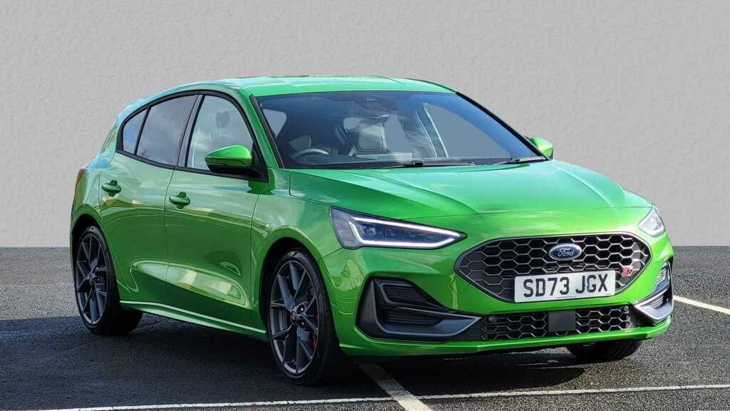 Compare Ford Focus 2.3 Ecoboost St SD73JGX Green