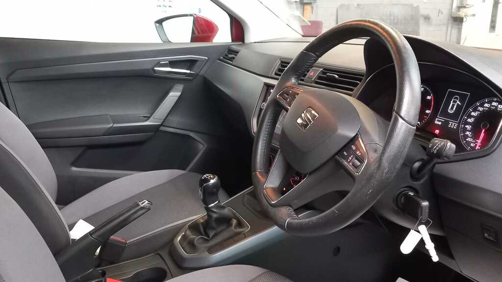 Compare Seat Arona 1.6 Tdi Se Technology WX18OEY Red