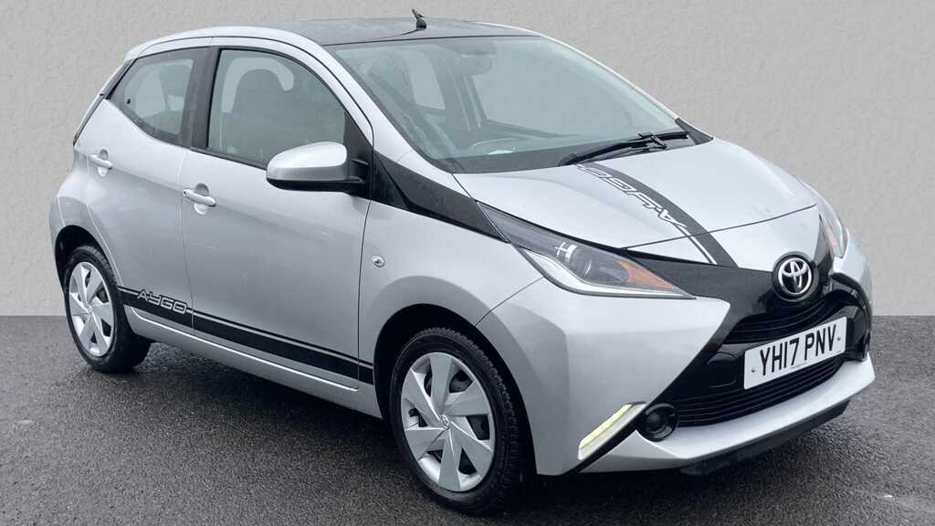 Compare Toyota Aygo 1.0 Vvt-i X-play YH17PNV Silver