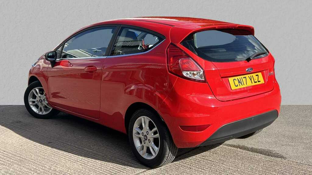 Compare Ford Fiesta 1.25 82 Zetec CN17YLZ Red