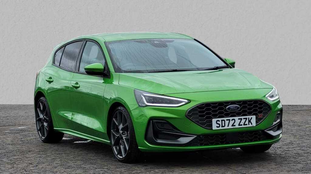 Compare Ford Focus 2.3 Ecoboost St SD72ZZK Green