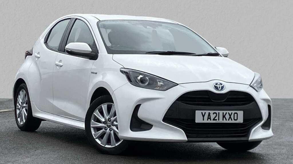 Compare Toyota Yaris 1.5 Hybrid Icon Cvt YA21KXO White