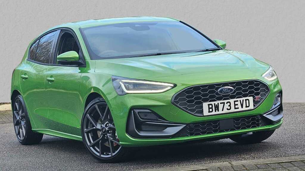 Compare Ford Focus 2.3 Ecoboost St BW73EVD Green