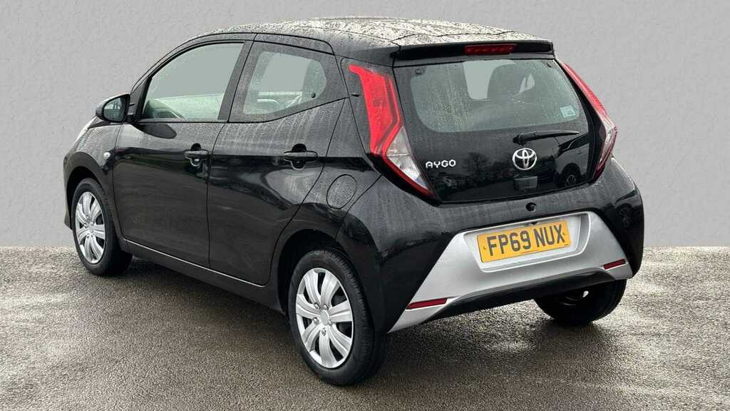 Compare Toyota Aygo 1.0 Vvt-i X-play FP69NUX Black