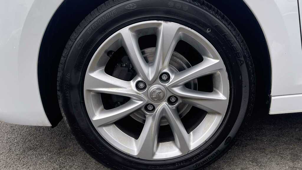 Compare Vauxhall Corsa 1.2 Se Premium NA70UCD White
