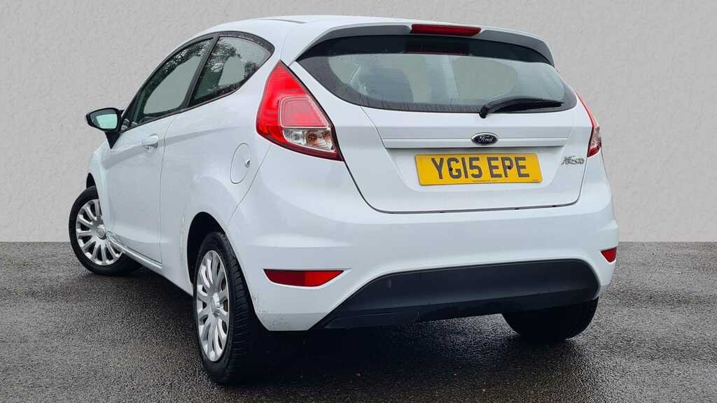 Compare Ford Fiesta 1.25 Style YG15EPE White
