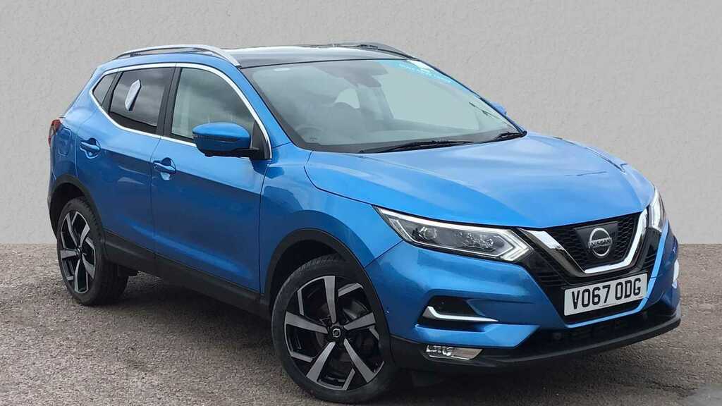 Compare Nissan Qashqai 1.6 Dci Tekna Glass Roof Pack Xtronic VO67ODG 
