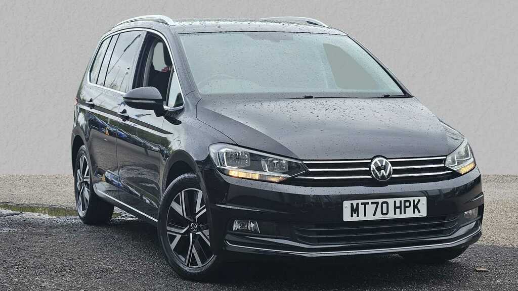 Compare Volkswagen Touran 1.5 Tsi Evo Sel Dsg MT70HPK Black