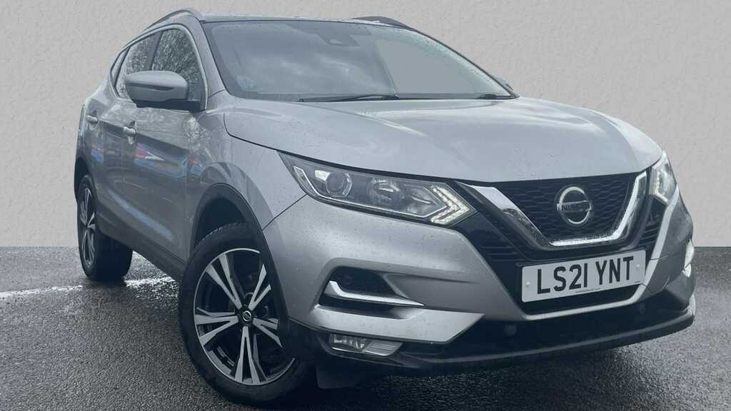 Compare Nissan Qashqai 1.3 Dig-t N-connecta Glass Roof Pack LS21YNT Silver