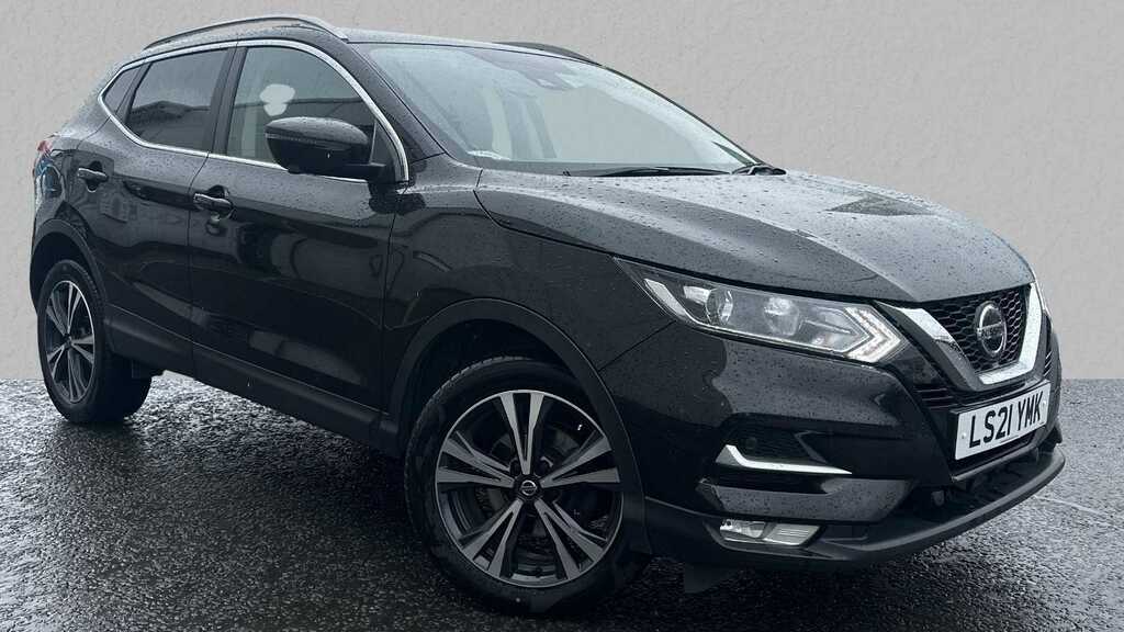 Compare Nissan Qashqai 1.3 Dig-t N-connecta Glass Roof Pack LS21YMK Black
