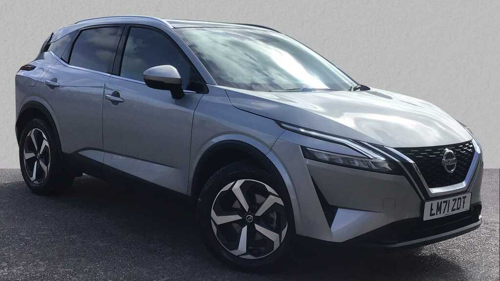 Compare Nissan Qashqai 1.3 Dig-t Mh 158 N-connecta Xtronic LM71ZDT Silver