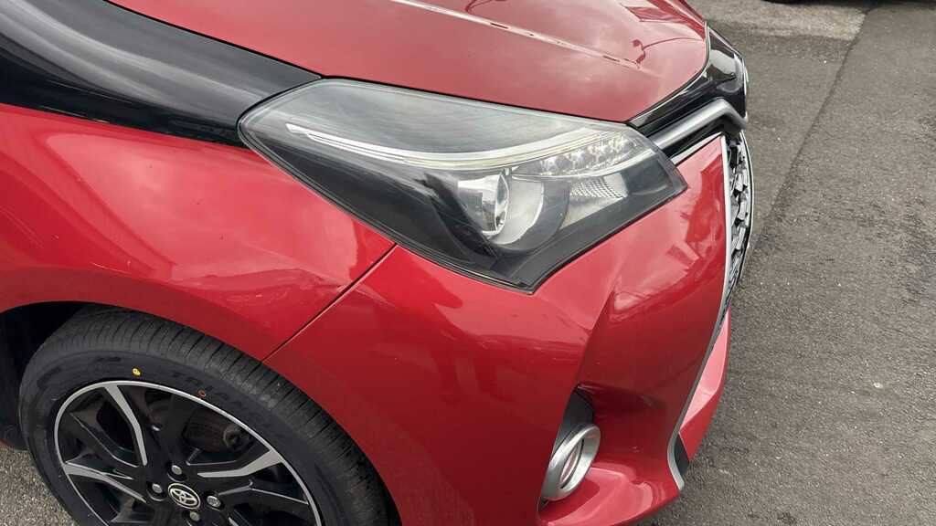 Compare Toyota Yaris 1.33 Vvt-i Design NA16MVO Red