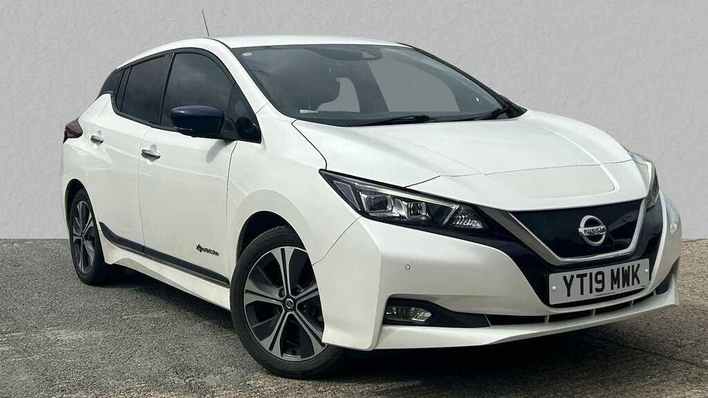 Compare Nissan Leaf 110Kw N-connecta 40Kwh YT19MWK White