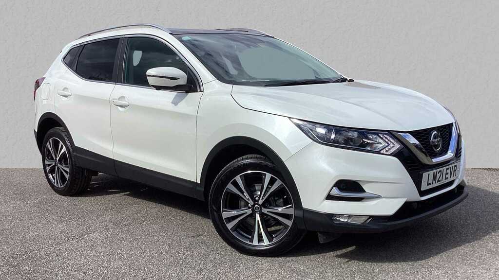 Compare Nissan Qashqai 1.3 Dig-t 160 N-connecta Dct Glass Roof Pack LM21EVR White