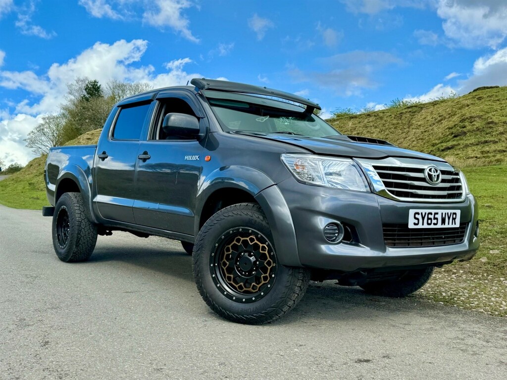 Compare Toyota HILUX 2.5 D-4d Active 4Wd Euro 5 SY65WYR 