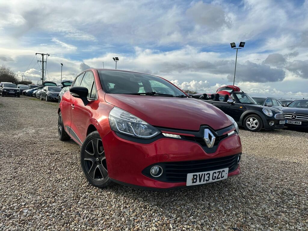 Compare Renault Clio Hatchback 1.5 Dci Dynamique Medianav Euro 5 Ss BV13GZC Red