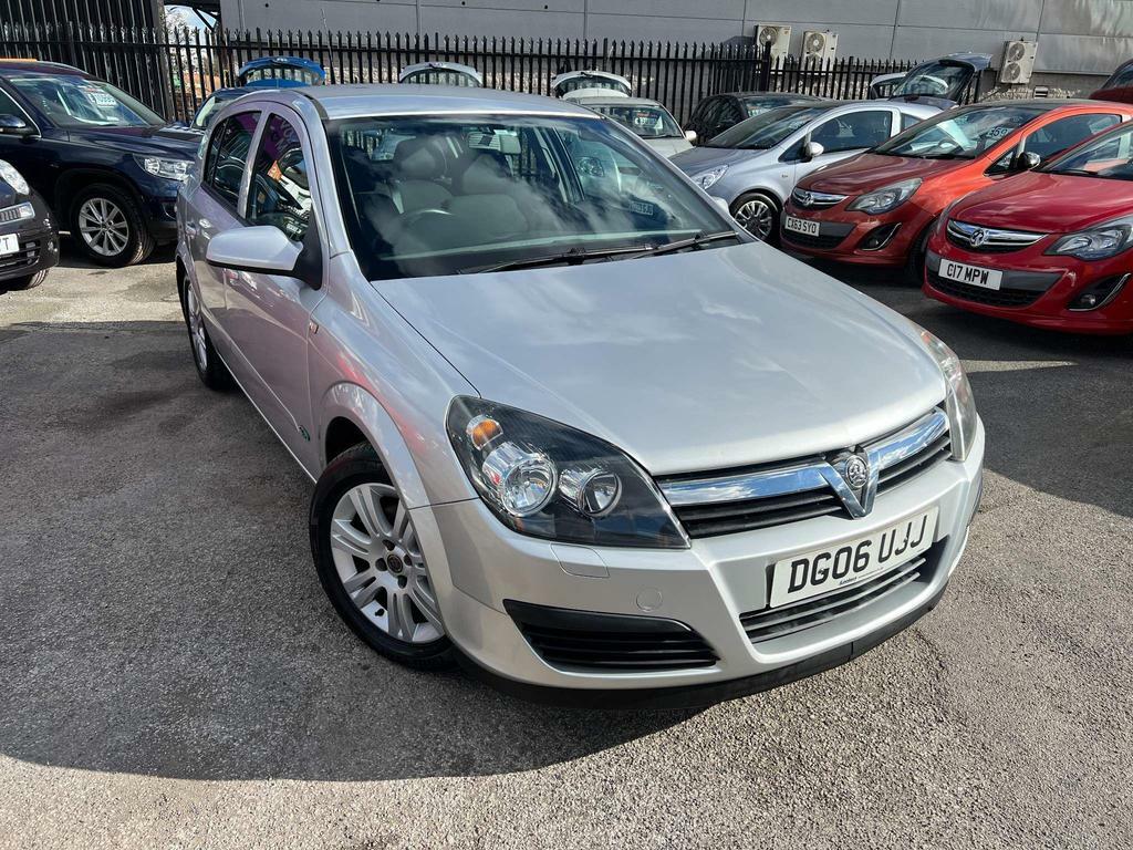 Compare Vauxhall Astra 1.6I 16V Active DG06UJJ Silver