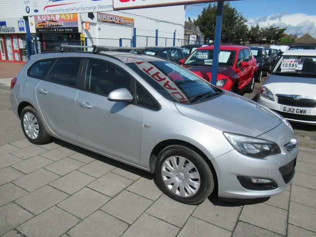 Compare Vauxhall Astra 1.6 16V Exclusiv Sports Tourer Euro 5 YK63BJY Silver