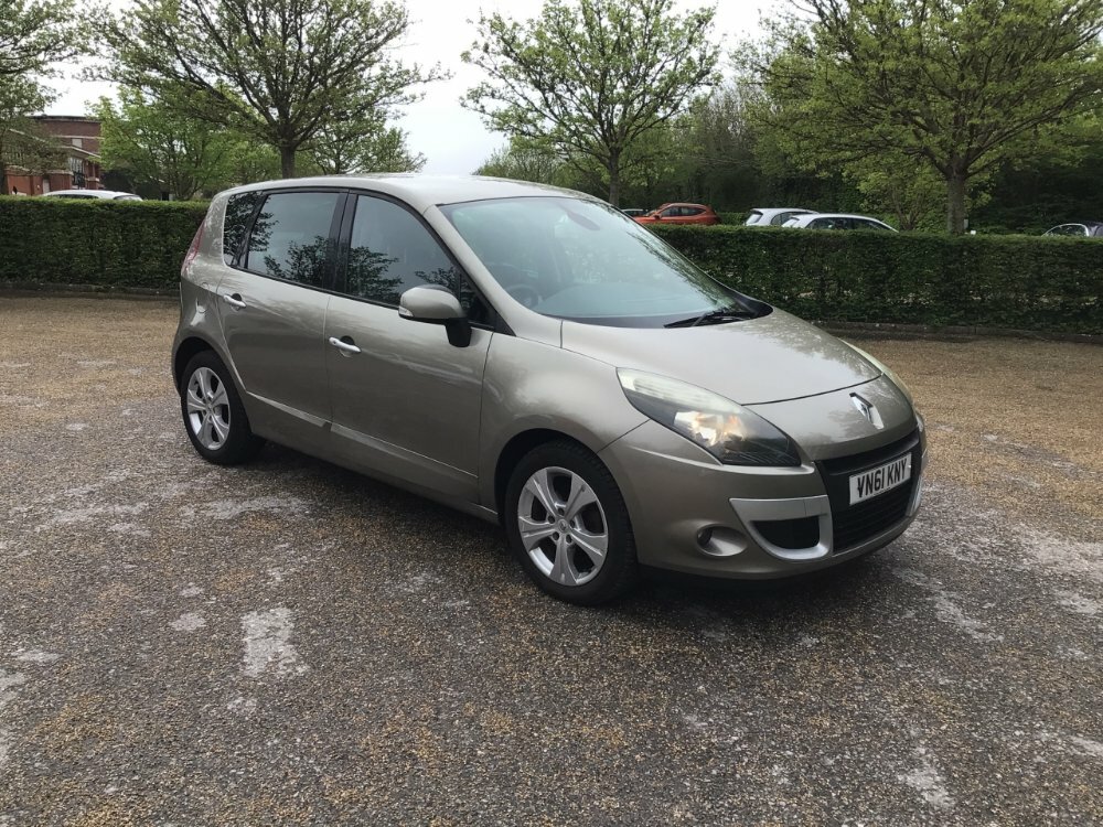 Compare Renault Scenic 1.5 Dci 110 Dynamique Tomtom VN61KNY Beige