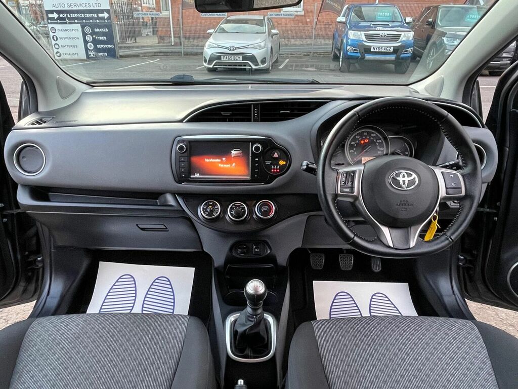 Compare Toyota Yaris Hatchback 1.33 Dual Vvt-i Icon Euro 5 Euro 5 FV15VVU Grey