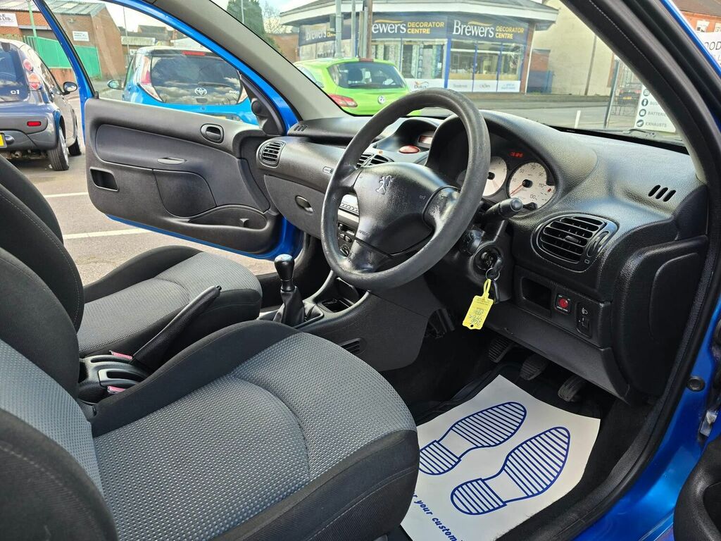 Compare Peugeot 206 Hatchback 1.4 8V S Ac 200505 YT05PPF Blue