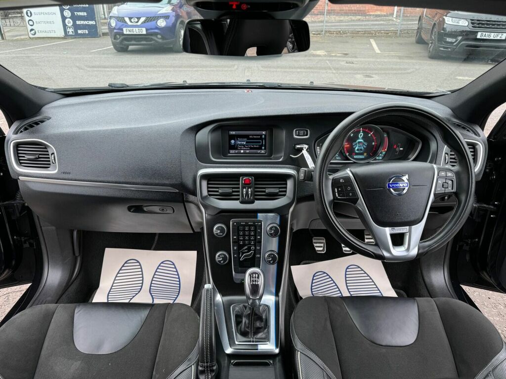 Compare Volvo V40 Hatchback 2.0 D3 R-design Euro 5 Ss 20141 YH14TPU Black