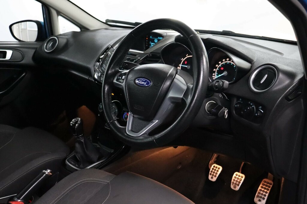 Compare Ford Fiesta 2013 63 Zetec YB63BXH Blue