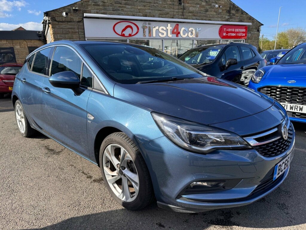 Compare Vauxhall Astra 2017 66 Sri BC66VKW Blue