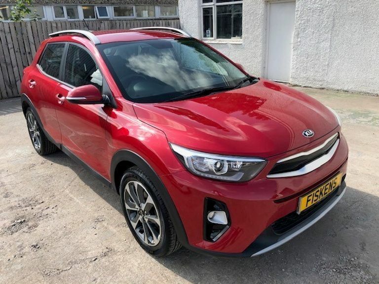 Compare Kia Stonic 1.6 Crdi 2 ST67LSK Red