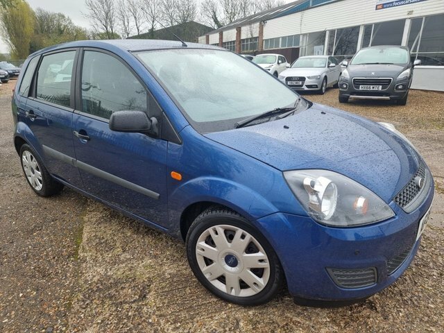 Compare Ford Fiesta 1.6 Style Climate 16V 100 Bhp AF08RYC Blue
