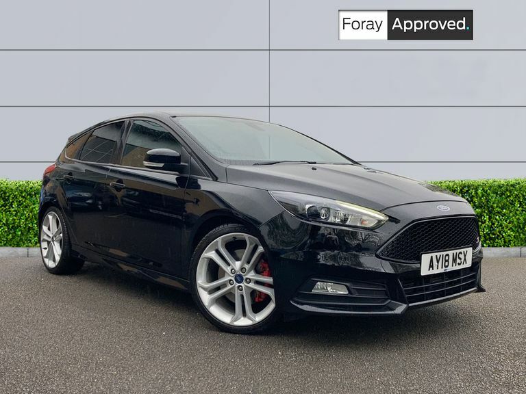 Compare Ford Focus 2.0T Ecoboost St-3 Navigation AY18MSX Black
