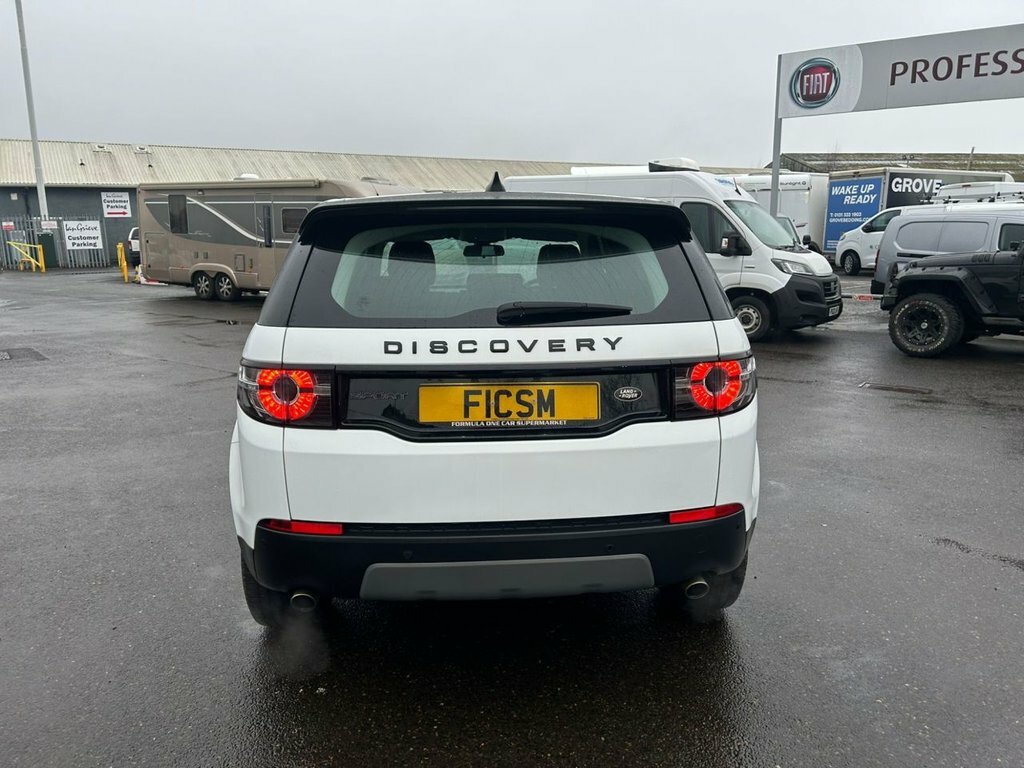 Compare Land Rover Discovery 2.0 Ed4 Se 150 Bhp FP67NGX White