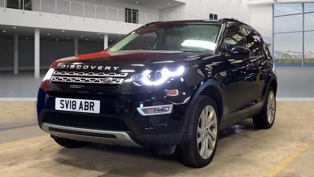 Compare Land Rover Discovery 2.0 Td4 Hse Luxury 180 Bhp SV18ABR Black