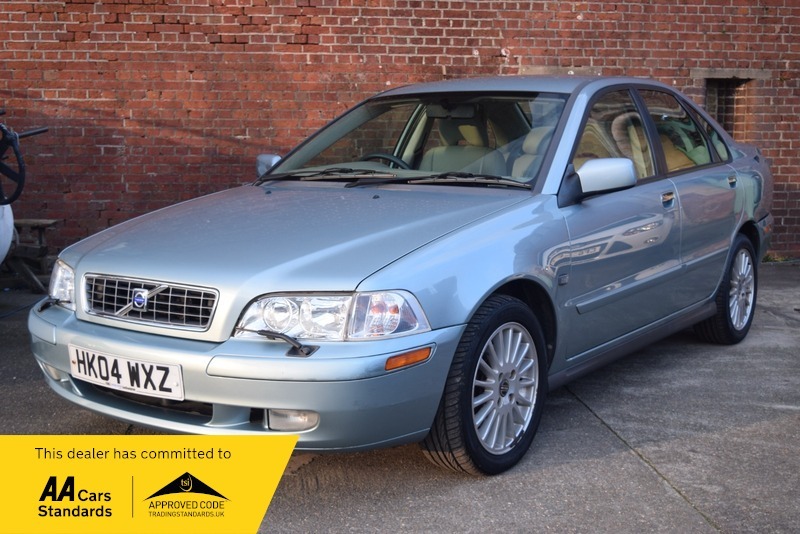 Compare Volvo S40 Se Leather Seats Only HK04WXZ Green