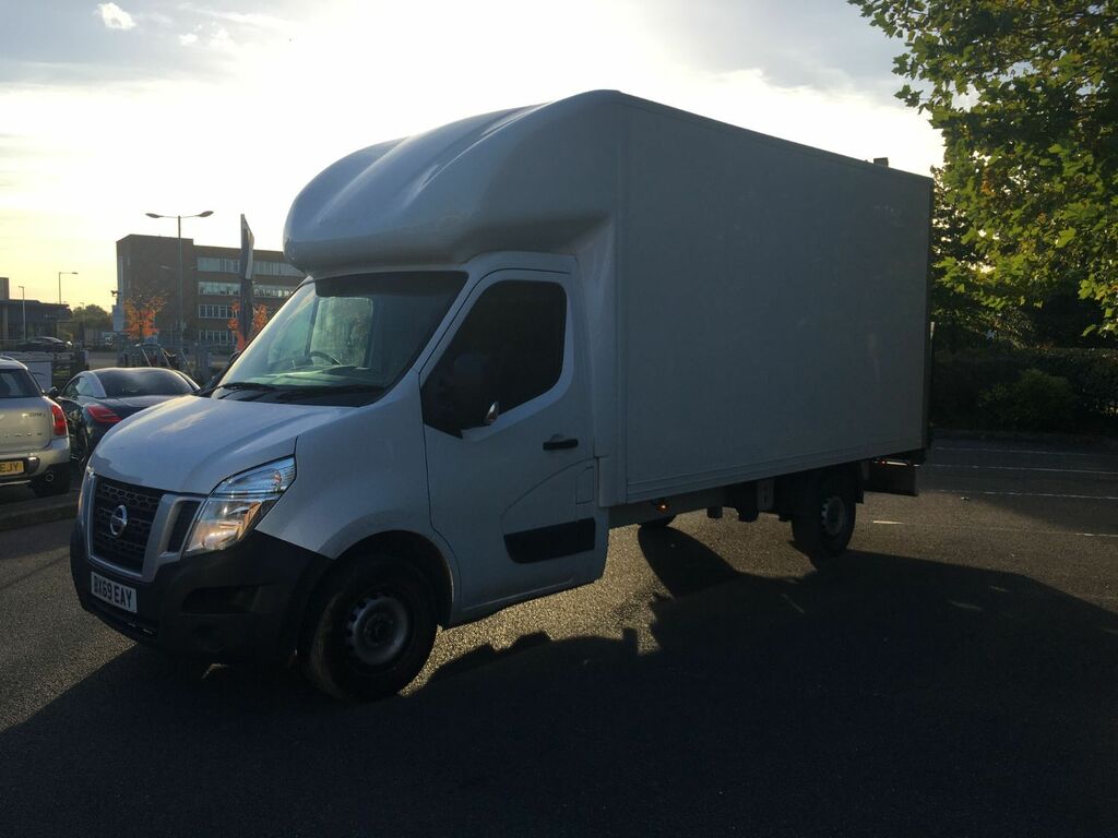 Nissan NV400 Luton Dci Se Shr Cc Luton With Tail Lift And Rolle White #1