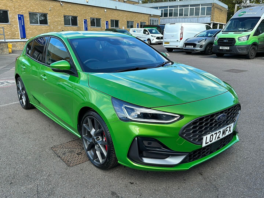 Compare Ford Focus St 2.3 280Ps LO72MFX Green