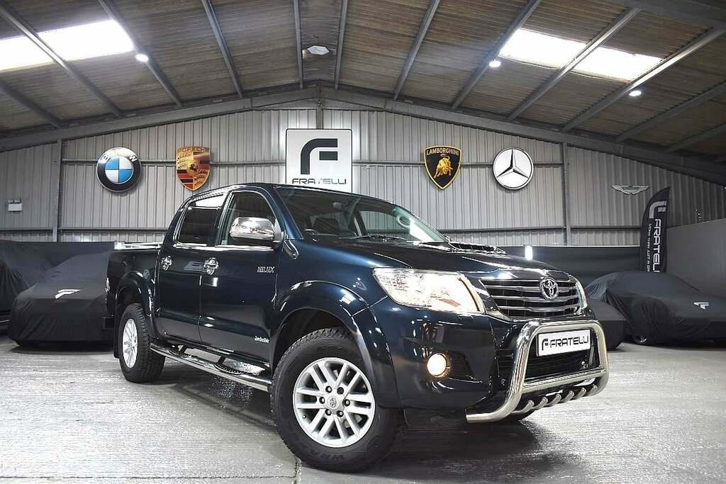 Compare Toyota HILUX 2015 64 Invincible YB64LYY Grey
