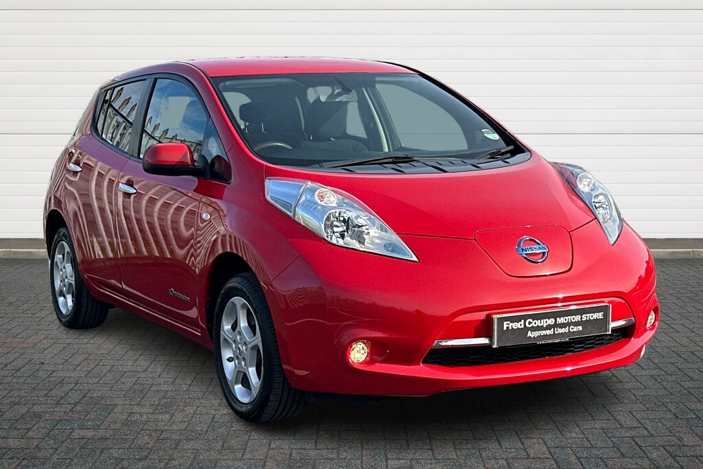 Compare Nissan Leaf Visia Plus YY15AZZ Red