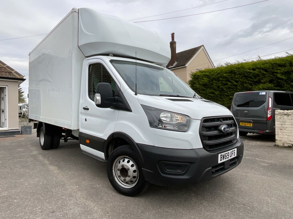 Compare Ford Transit Custom 2.0 350 Ecoblue Leader Chassis Cab Manu BW69UFS White