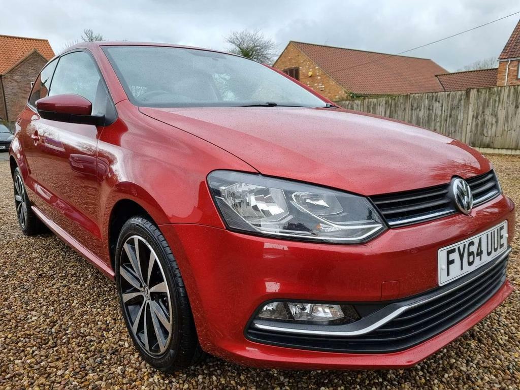 Compare Volkswagen Polo 1.0 Bluemotion Tech Se Euro 6 Ss FY64UUE Red