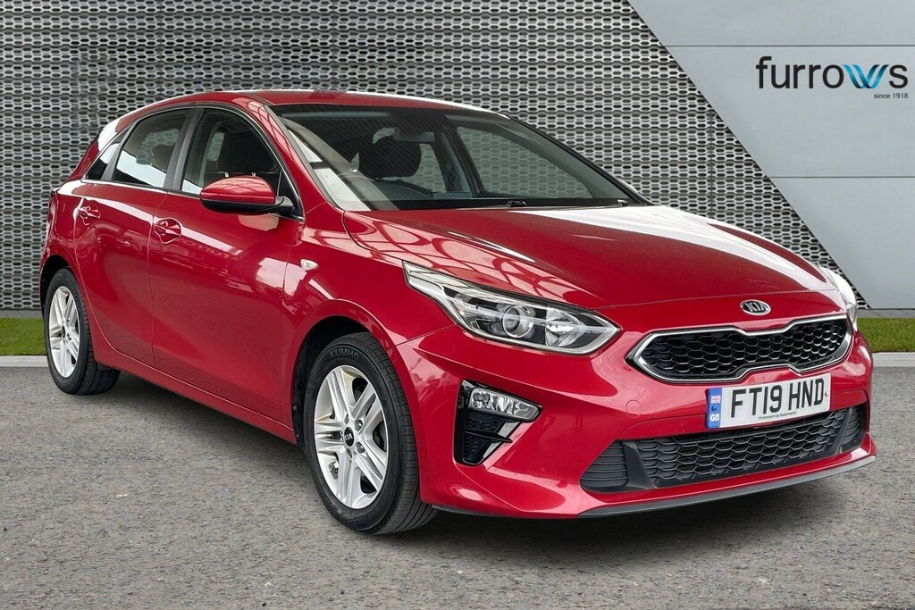 Compare Kia Ceed 1.6 Crdi Isg 2 FT19HND Red