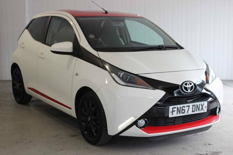 Compare Toyota Aygo Hatchback FN67DNX White