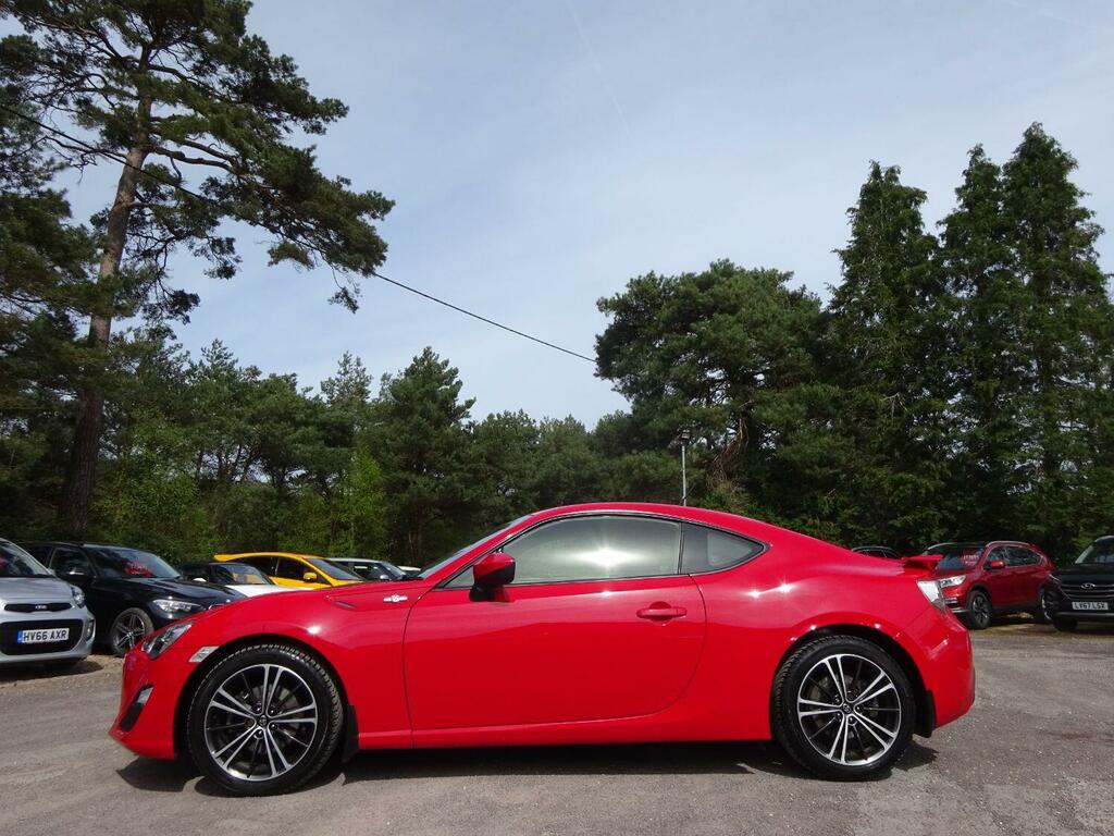 Compare Toyota GT86 Coupe 2.0 Boxer D-4s 201212 YS12OYZ Red