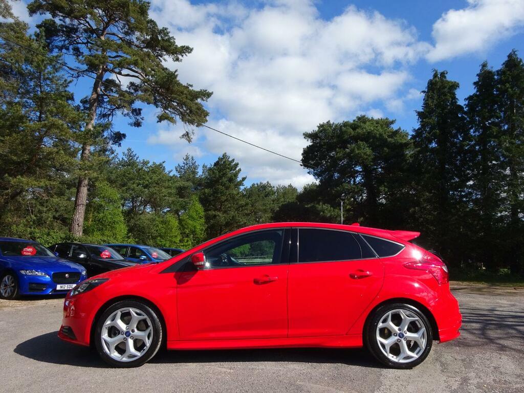 Compare Ford Focus Hatchback 2.0 T Ecoboost St-3 201313 AX13CFO Red