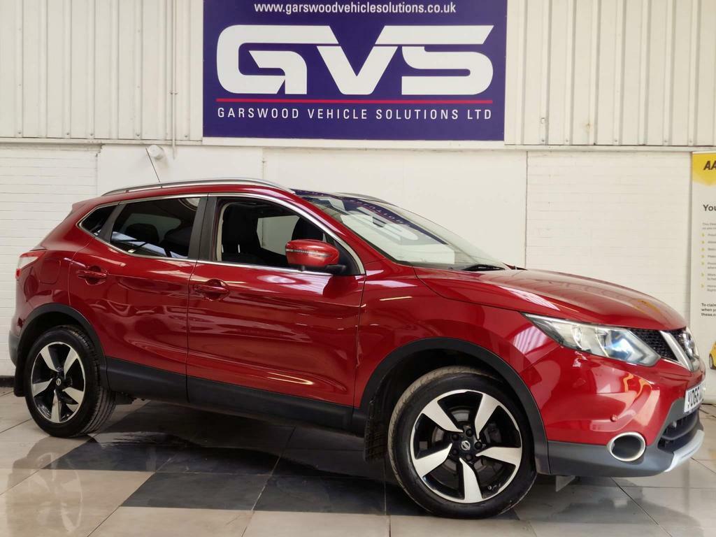 Compare Nissan Qashqai N-connecta Dci VO66URX Red