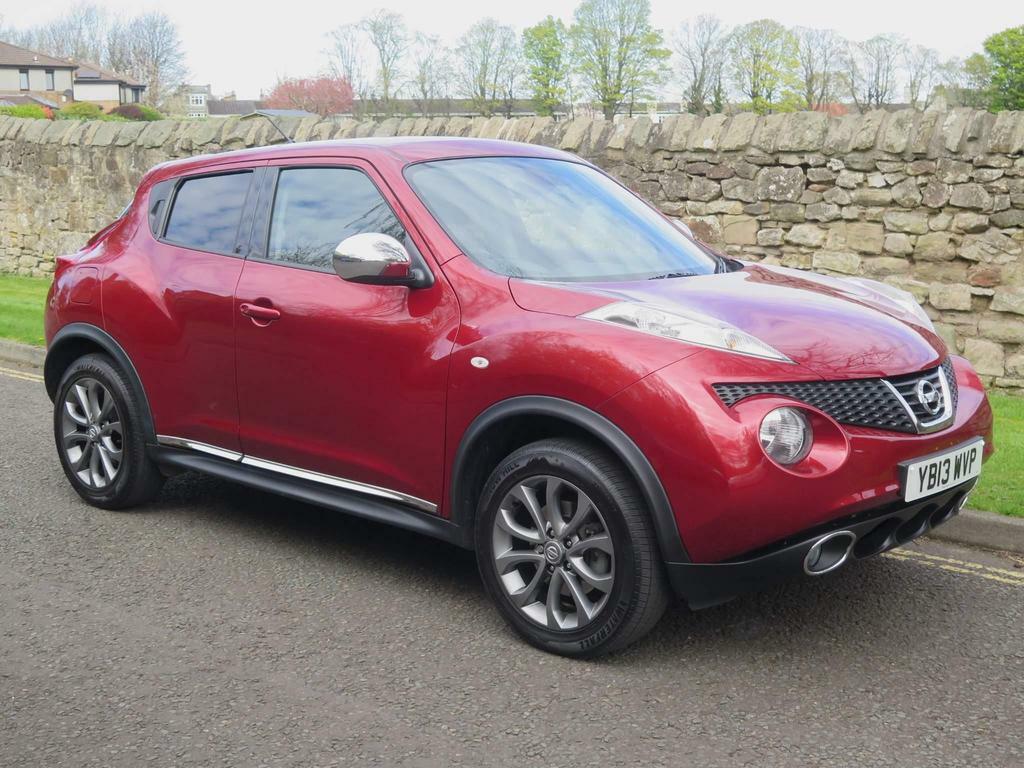 Compare Nissan Juke 1.6 Dig-t Tekna Cvt 4Wd Euro 5 YB13WVP Red