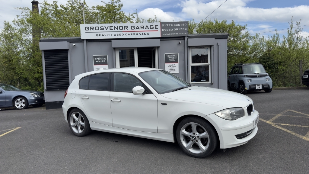 Compare BMW 1 Series 1 Series LX11XAY White
