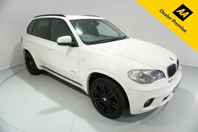 Compare BMW X5 Xdrive30d M Sport VE61DXF White