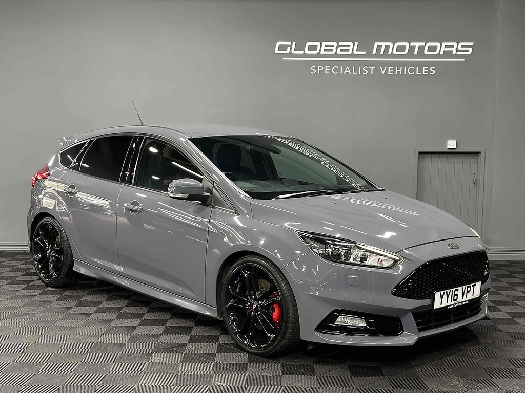 Compare Ford Focus St-3 YY16VPT Grey
